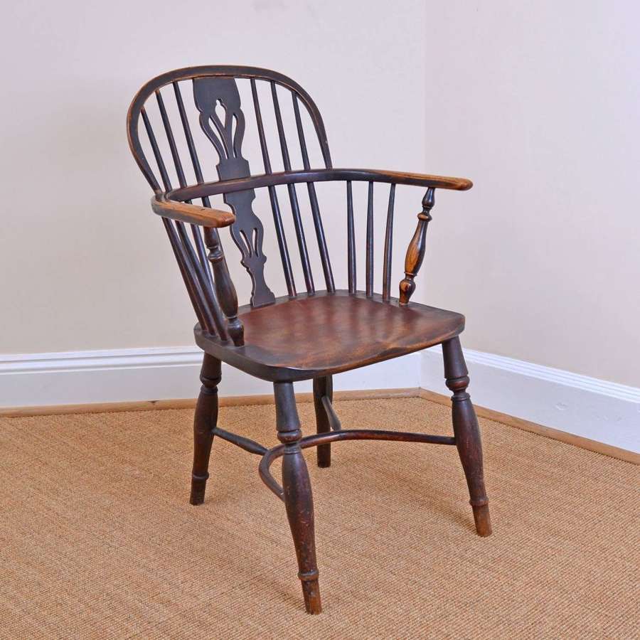 Lowback ash and elm Windsor chair