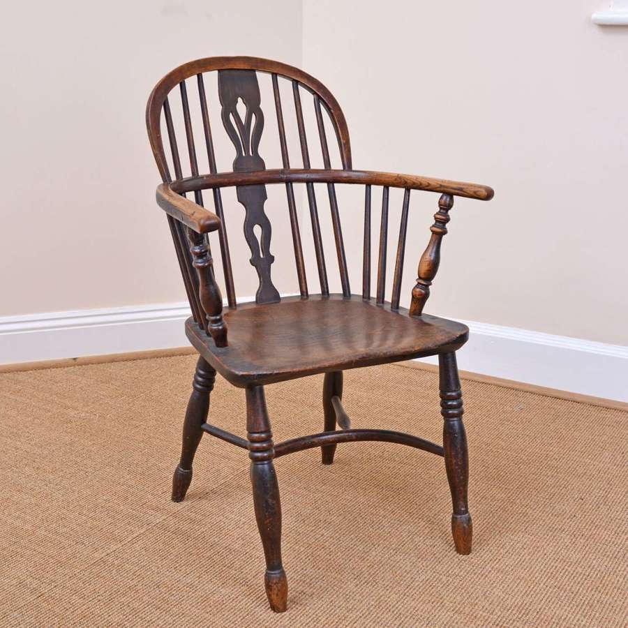 Lowback ash and elm Windsor chair