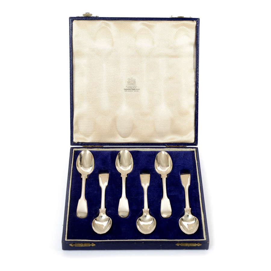 A set of six silver fiddle thread teaspoons